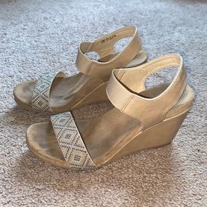 Size 8.5 nude wedges